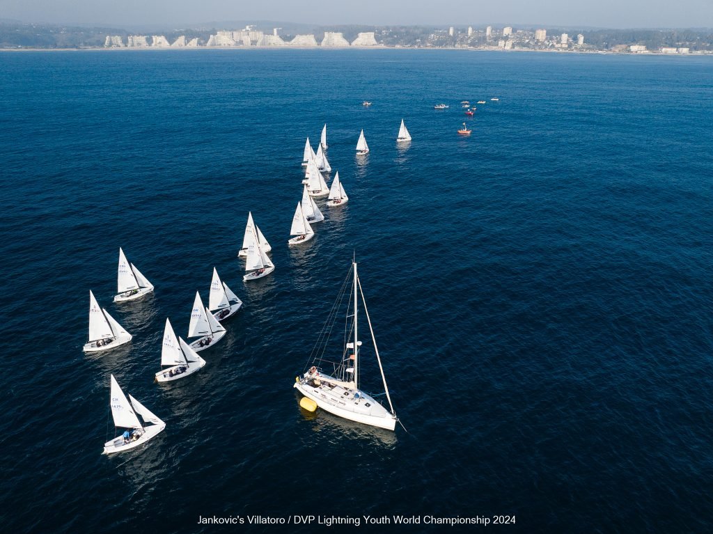 Chile subió al 2º lugar en Mundial DVP de Veleros Lightning. 2 lightning 012