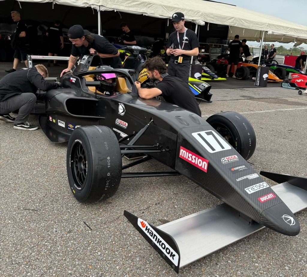 Clemente Huerta sale a buscar la mejor posición en la grilla del campeonato F4 de USA. 4 Clemente Huerta 06