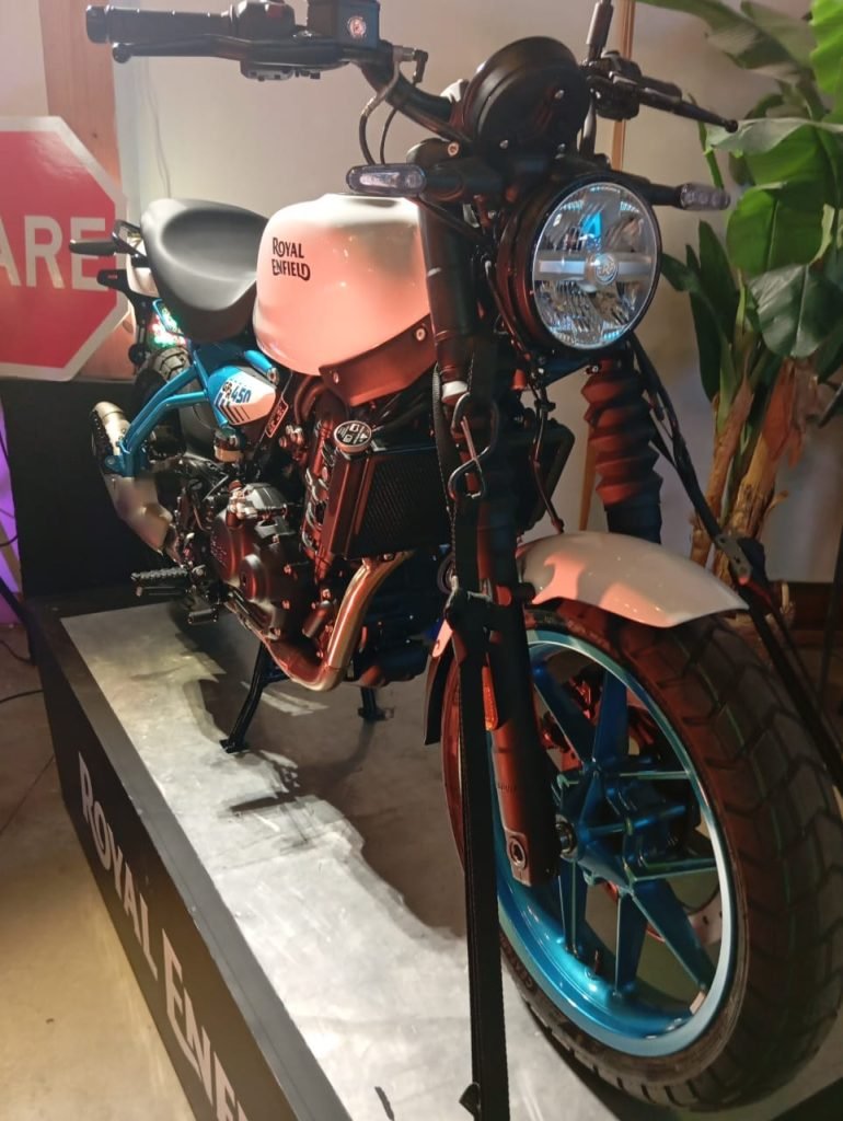 Royal Enfield sorprende con la GRR 450 para disfrutarla y la Bear 650 que invita a la aventura. 3 2