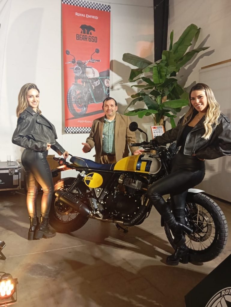 Royal Enfield sorprende con la GRR 450 para disfrutarla y la Bear 650 que invita a la aventura. 4 3