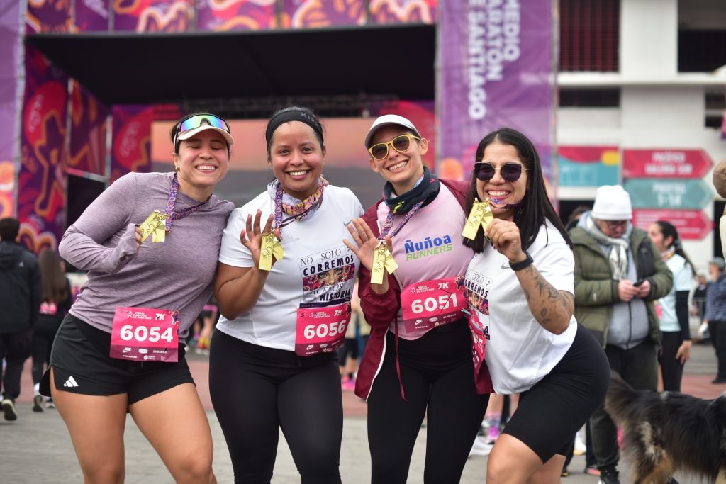 La Maratón más bella al fin del mundo., Santiago de Chile dijo: Presente. 4 Atletas con medallas