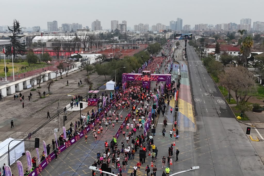 La Maratón más bella al fin del mundo., Santiago de Chile dijo: Presente. 3 Drone 2