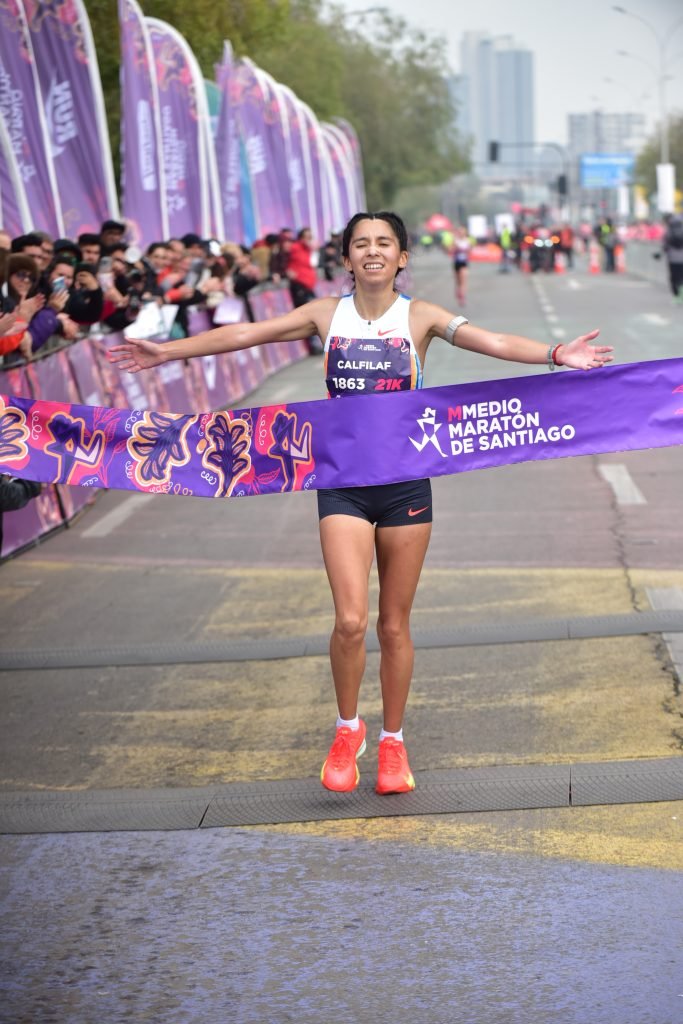 La Maratón más bella al fin del mundo., Santiago de Chile dijo: Presente. 5 Maria Jose Calfilar 1er lugar 21K