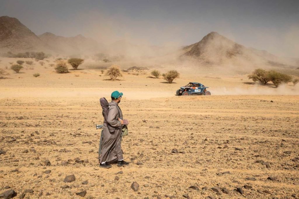 Hugo Villanueva y CRTV., Motos I Benavides sigue en la caza 5 rally cuatro