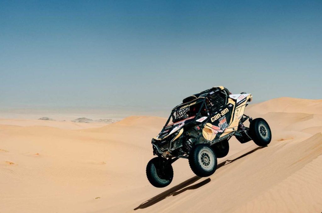 Hugo Villanueva y CRTV., Motos I Benavides sigue en la caza 4 rally tres