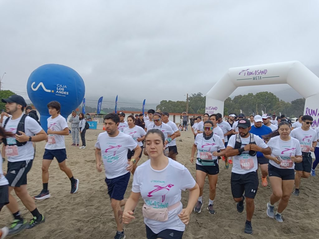Rotundo éxito en la primera versión del Run and Sand by Caja Los Andes en las arenas del clásico balneario de Papudo. 4 1000303020