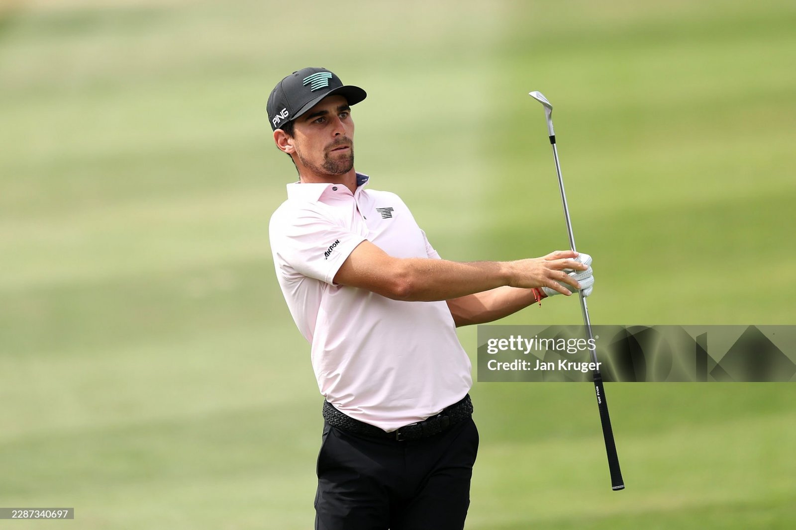 Niemann escala posiciones en LIV Golf