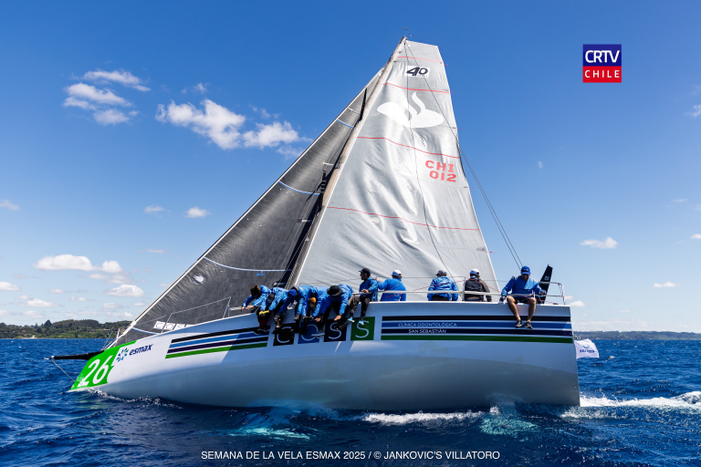 Hugo Villanueva , junto a CRTV y “APOLONIA”, “GRAND SLAM”, “EMIN”, “TREPIDOSO”, Y “PELÍCANO”, CAMPEONES DE LA SEMANA DE LA VELA ESMAX LAGO LLANQUIHUE.