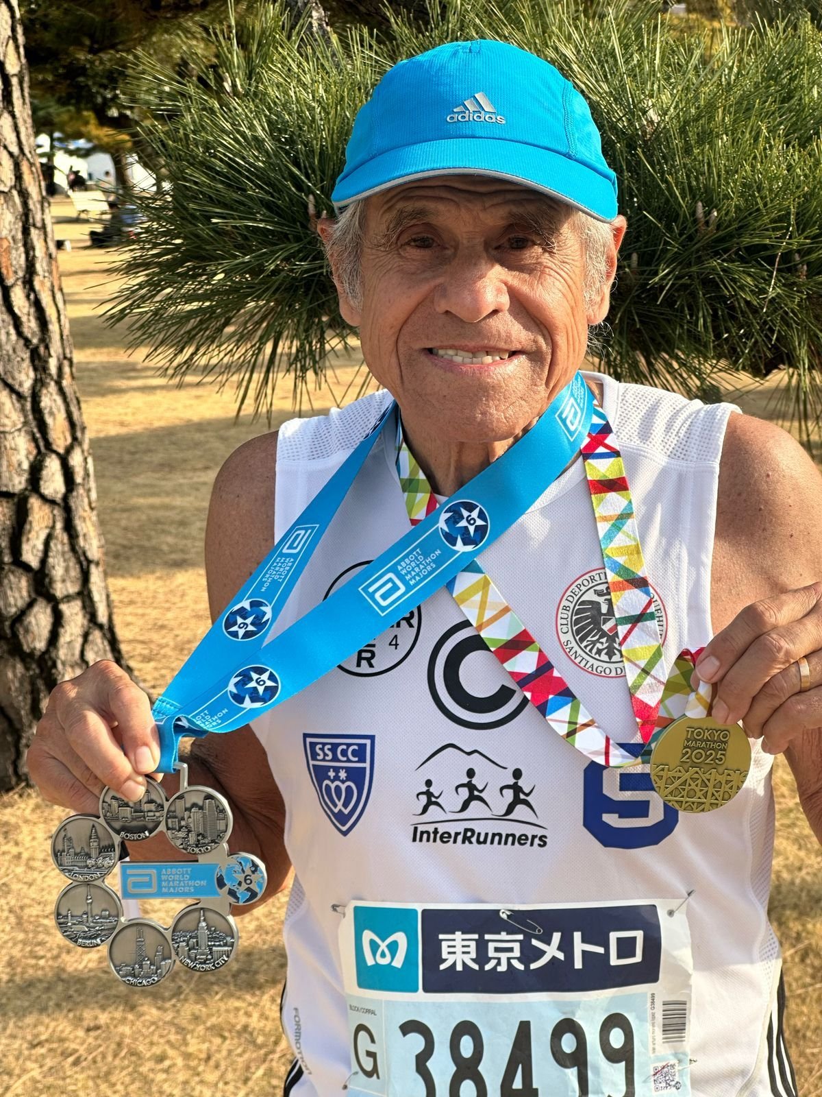 Iván Moreno (83 años) cumplió con los World Marathon Majors en Tokio.- 