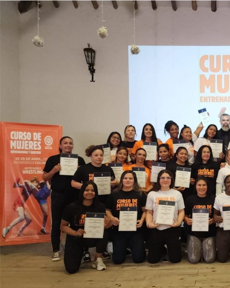 CURSO DE MUJERES ENTRENADORAS Y ÁRBITROS CULMINÓ EXITOSAMENTE EN COLOMBIA! – Federación Deportiva Nacional de Lucha Olímpica de Chile