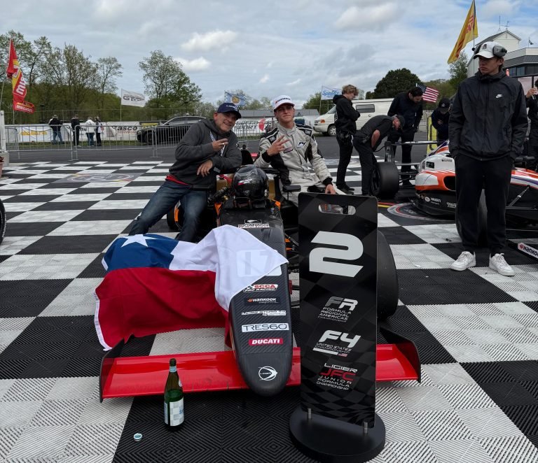 En CRTV., Clemente Huerta logra un drámatico 2° lugar en la carrera 1 del campeonato de F4 en USA.