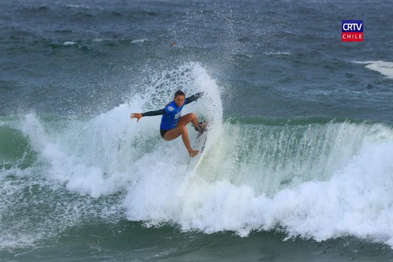Surfista chilena Estela López del Team JAC se traslada a competir en el Panamericano en Guatemala.