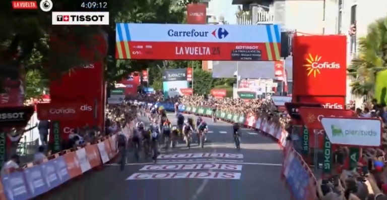 Ha comenzado la fiesta del ciclismo y la Vuelta España abraza y sorprende….