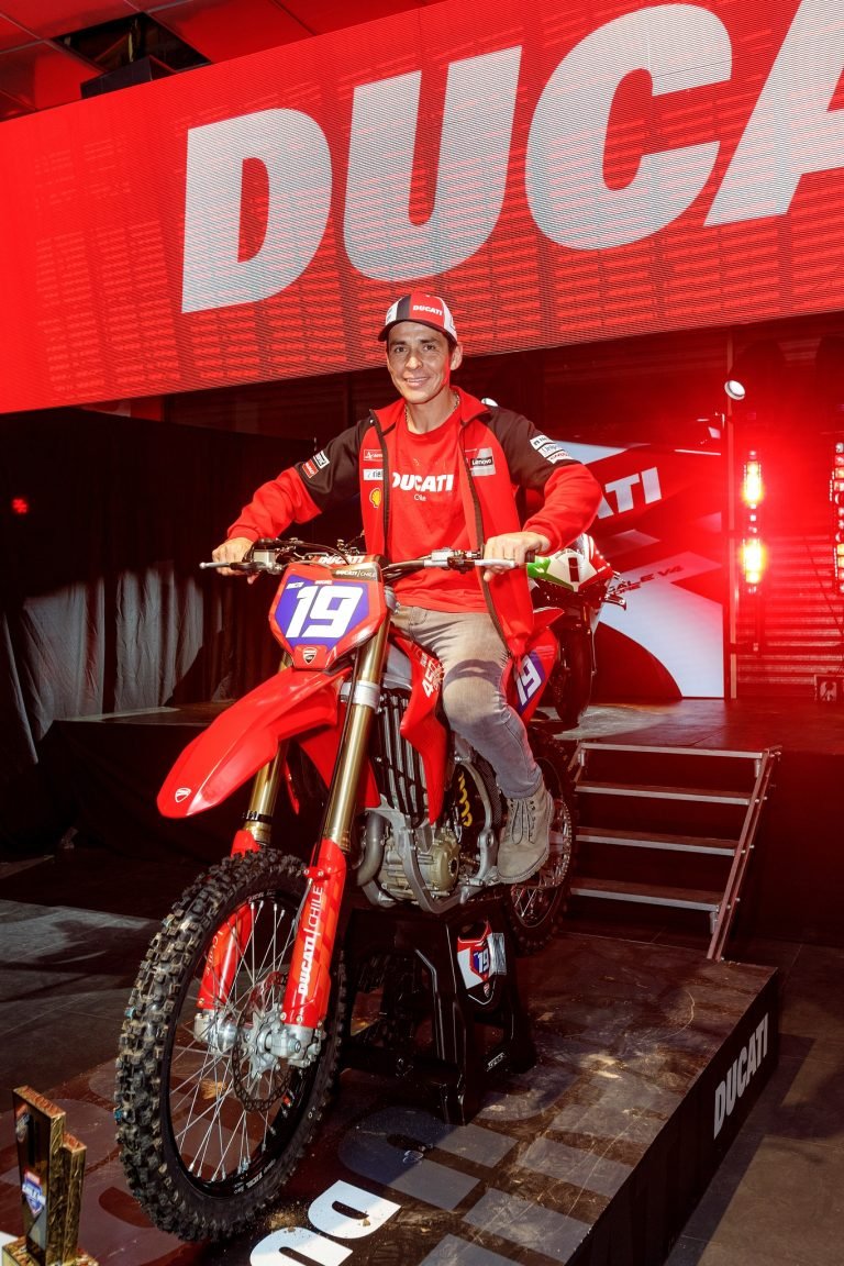 Ducati cambia el mapa: Motocross y rediseño en una misma jugada..