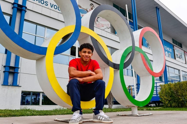 Gimnasta Arturo Rossel prepara sus desafíos en Italia