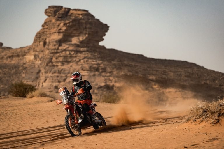 Tomàs De Gavardo supera la primera etapa maratòn en el Dakar.