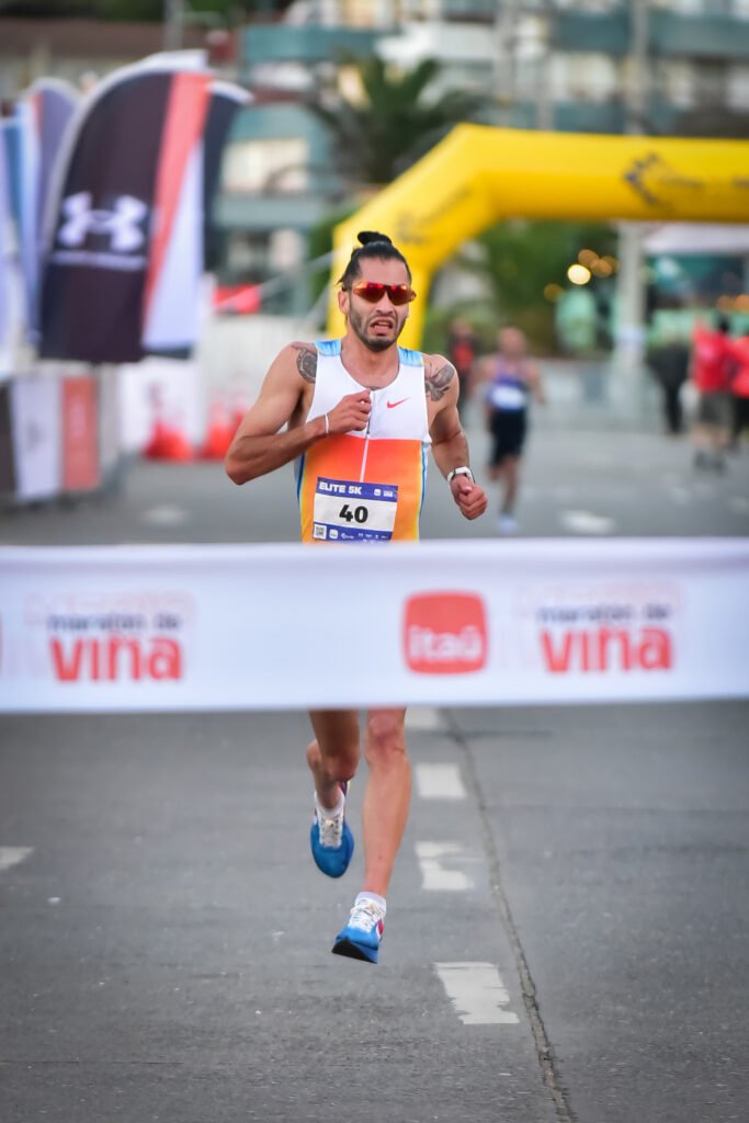 Matías Silva y Carlos Díaz conquistaron en el Itaú Medio Maratón de Viña 2026. 4 Carlos Diaz