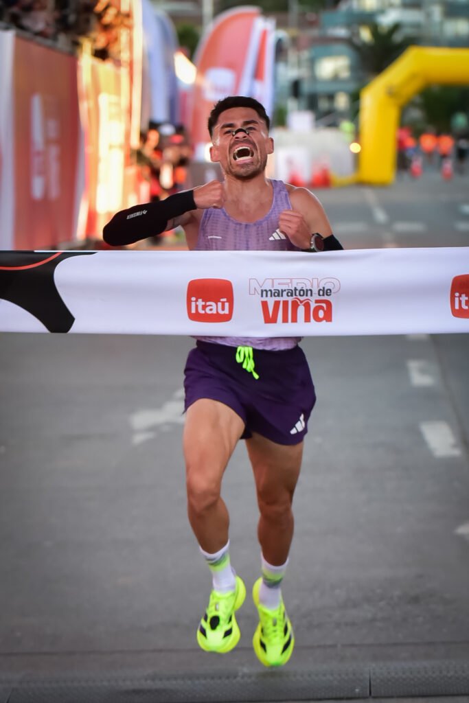 Matías Silva y Carlos Díaz conquistaron en el Itaú Medio Maratón de Viña 2026. 3 Matias Silva 1