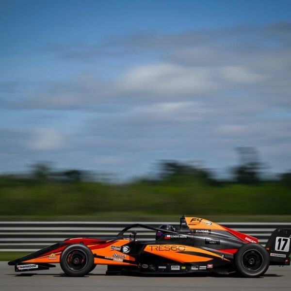 Clemente Huerta suma importantes puntos en el campeonatode F4 de USA.