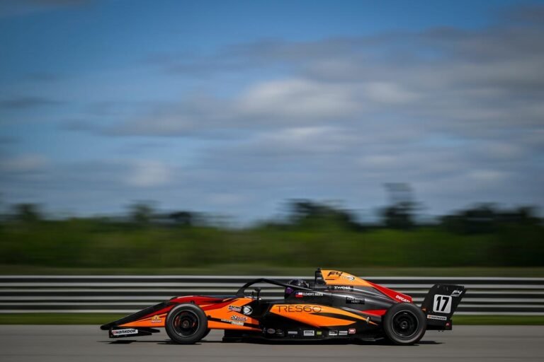 Clemente Huerta suma importantes puntos en el campeonatode F4 de USA.