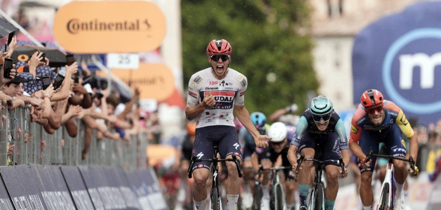 Paul Magnier, Francia en el Giro con Amor. 3 foto Narvaez