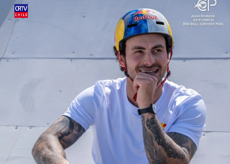 Home 7 El ciclista de BMX George Ntavoutian completa el primer circuito abierto del mundo entre barcos en movimiento en los Países Bajos.
