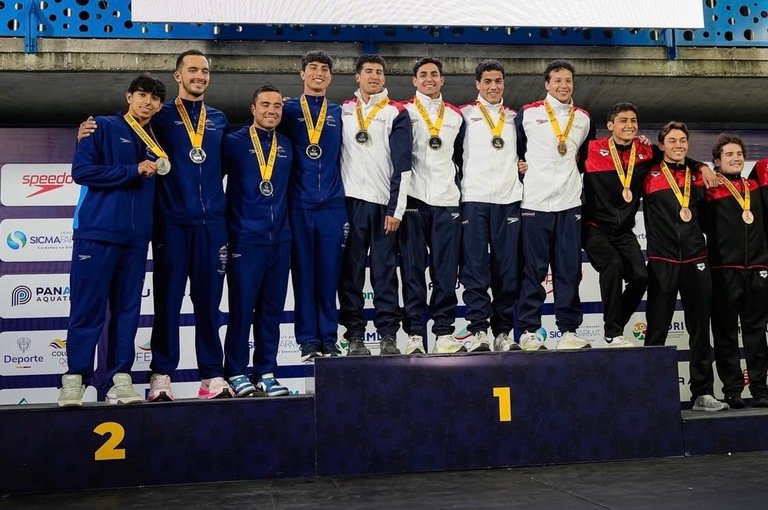 El Team Chile de Natación gana 31 medallas en Colombia