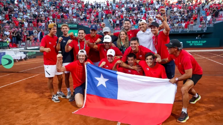 DUELO HISTÓRICO EN SANTIAGO: LA "MAREA ROJA" AFINA LAS ARMAS PARA RECIBIR A ESPAÑA EN UNA COPA DAVIS CON SABOR A FIESTAS PATRIAS