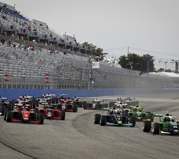 Clemente Huerta tiene un positivo debut en el campeonato USF Pro 2000 de la INDYCAR.