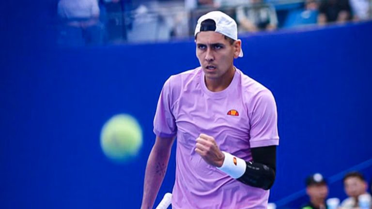 Alejandro Tabilo arrasa con Tommy Paul y avanza con autoridad en el ATP 500 de Tokio