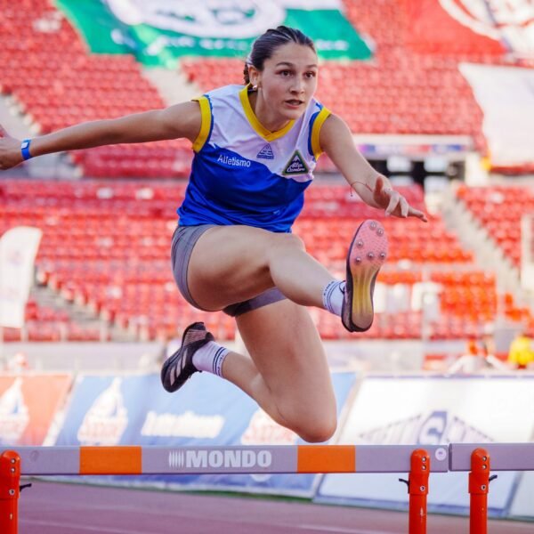 Atletas se sacan un 7 en Interescolar con 5 récords en jornada sabatina.